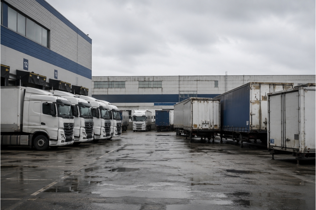 You are currently viewing Tarifs spot vs contrat dans le transport routier européen : une divergence qui redéfinit les équilibres en 2026